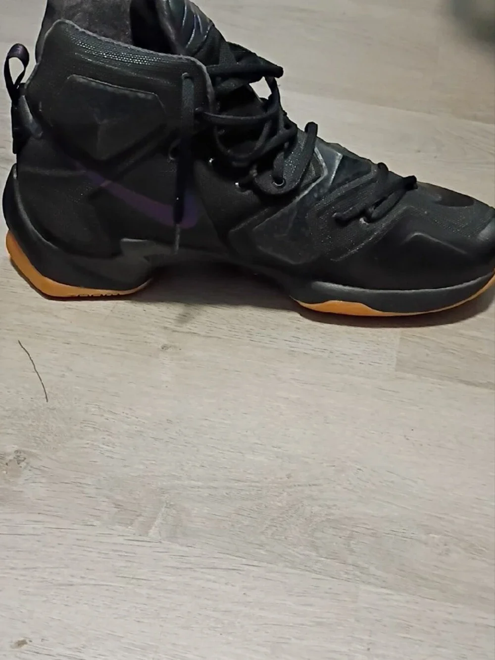 Mens- Nike Labron James 13 